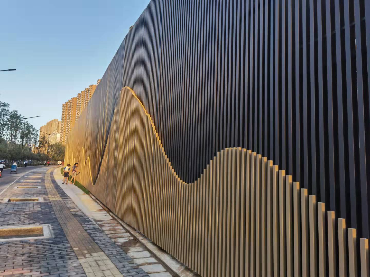 斷橋鋁藝術(shù)圍擋